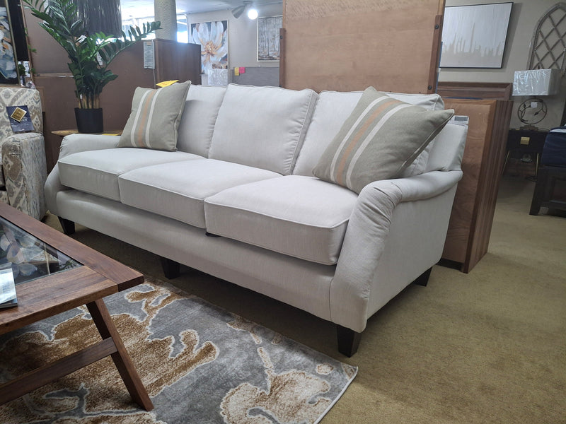 7002-00KP Fusion Sofa/Charlotte Parchment