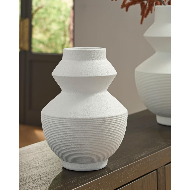  Signature Design by Ashley Naveen A2000870 Vase IMAGE 2