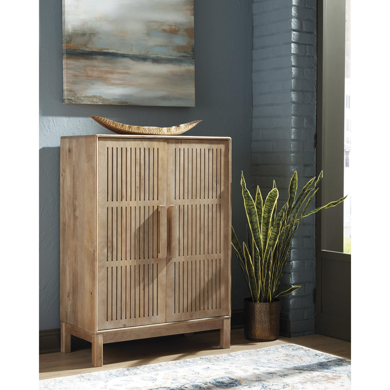 Signature Design by Ashley Pellamour A4000698 Bar Cabinet IMAGE 5